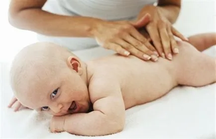 Обрив по бузите и тялото при бебета