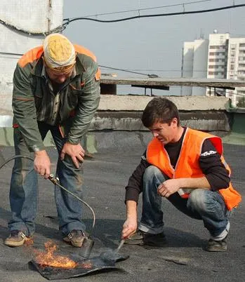 Ce ar trebui să fac în cazul în care se scurge din plafonul primei acțiuni, tipurile și caută scurgeri, reparații