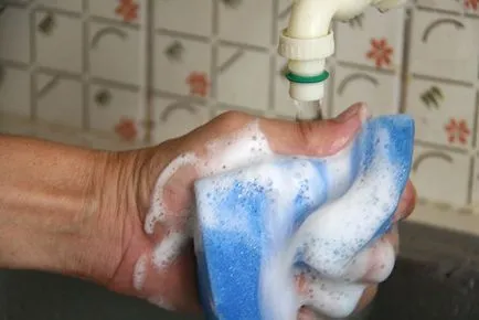 Curățarea și dezinfectarea bureți pentru spălat vase
