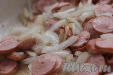 Solyanka с колбаси от прясно зеле - рецепта със снимки
