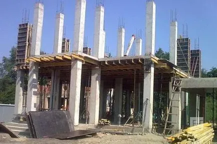 Construcție de case cu cadru de fier beton