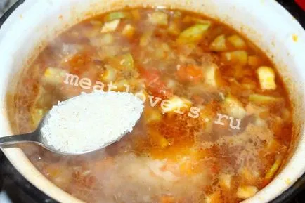 Супа с тиквички, домати, картофи и пилешко