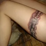 jartieră tatuaj pe valoarea ei picior și cele mai bune miniaturile foto