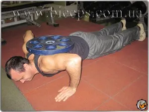 Упражнения за гръдните мускули - как да се изгради гръдните мускули - лицеви опори лежи на пода, пейки, и