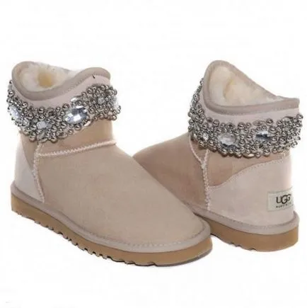 cizme Ugg cu strasuri (56 poze) brodată negru de sex feminin, cum de a decora swarovski, frumos și scurt,