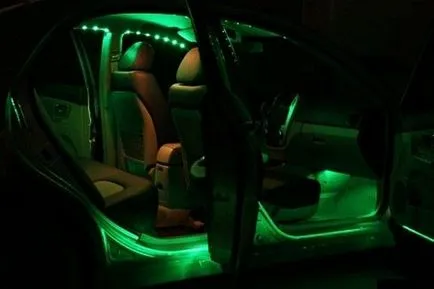 Учтиви интериорни автомобил светлини с ръцете си и други акценти - лесно нещо