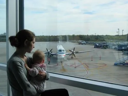 В самолета с новородено, което трябва да знаете