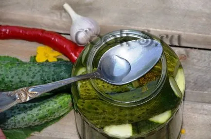 Хрупкави консервирани краставици - стъпка по стъпка рецепта със снимки, консервиране