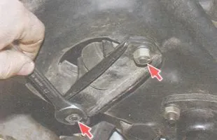 Подмяна на предно окачване на амортисьора на автомобил ВАЗ-2106