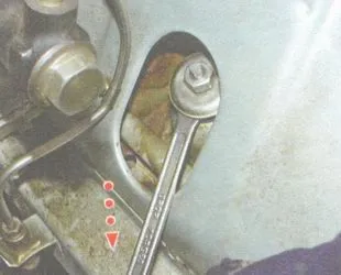 Înlocuirea amortizorului de șoc față de suspensie pe o masina VAZ-2106
