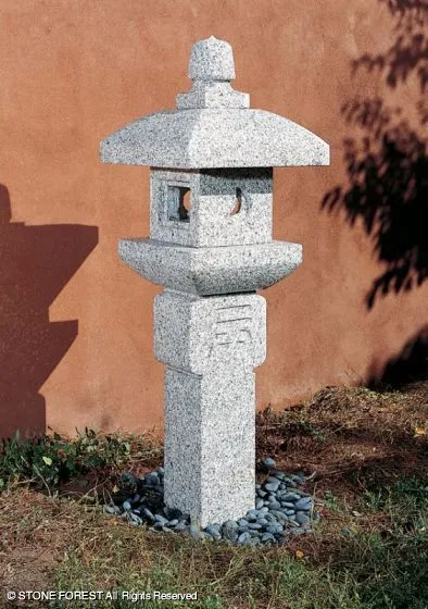 Японски камък фенери каменна гора