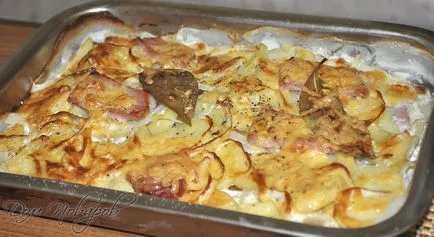Caserola de cartofi cruzi cu ceapă și brânză în cuptor (cu fotografii)