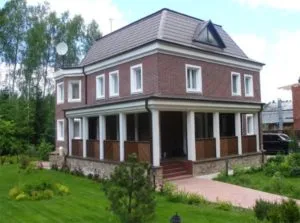 Construcție de case din Kazan sub cheia de construcție europeană stilul companiei