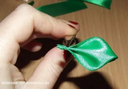 Boutonniere de panglici de satin master-class pe crearea de lalele în tehnica kanzashi