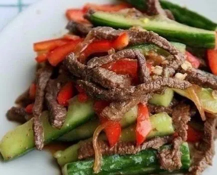 Какво да се готви говеждо месо - месо рецепта с краставици в китайската
