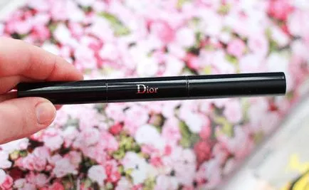 Duet timp de secole - un creion și o nuanță sub formă de pudră de la dior Eyeshadow set twin