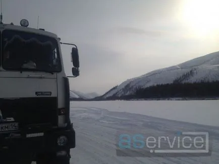 Livrare de marfă în Tiksi pe drum de iarnă