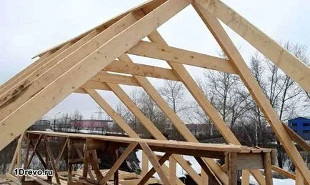 Gable tető egy keret kezével kiszámítása és építési szakaszban