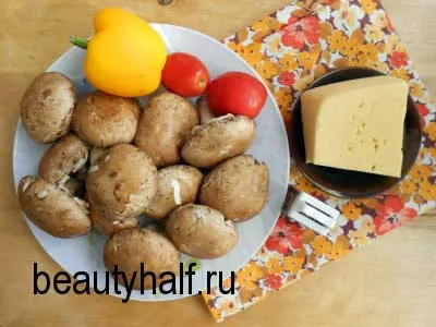 ciuperci umplute cu brânză frumoasă jumătate