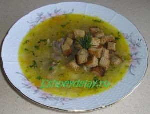 Грахова супа с крутони - рецепта със снимки