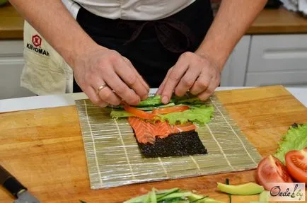 Pregătirea sushi în restaurant