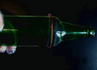 Както нарязани на дъното на стъклена бутилка (банки) изграждане на портал