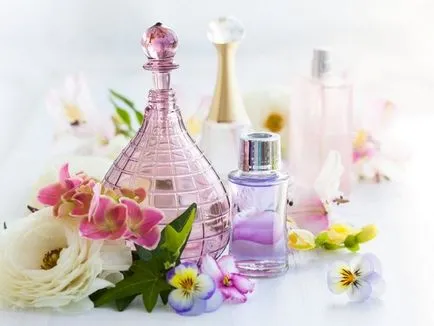 Cum de a face un parfum floral-fructat, cu mâinile lor