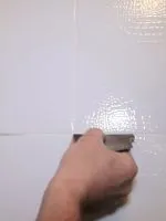 Как да премахнете мухъл върху уплътнителя на банята