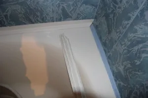 Как да инсталираме пластмасова площ над ваната
