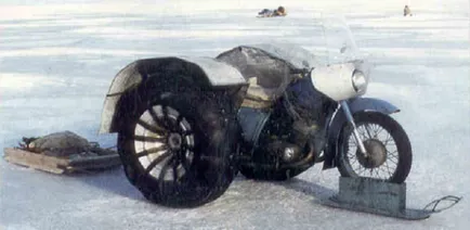 Karakata motorkerékpár terepjáró a hatalmas gumik - a motorkerékpár