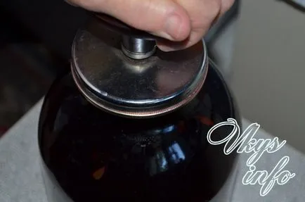 Kompót fekete ribizli a téli recept egy fotó