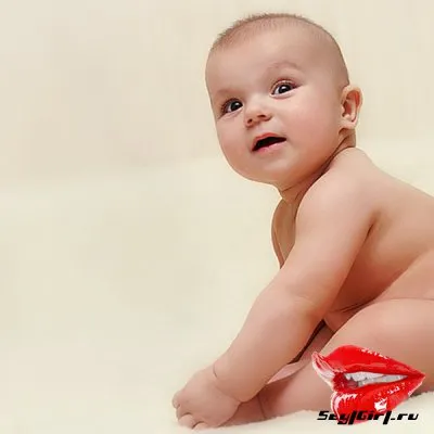 Kid scuipă lapte rostogolit în primele luni de viață