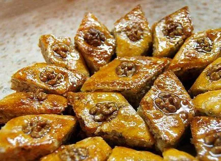 Honey baklava receptjét kezeli otthon mind a tengeren