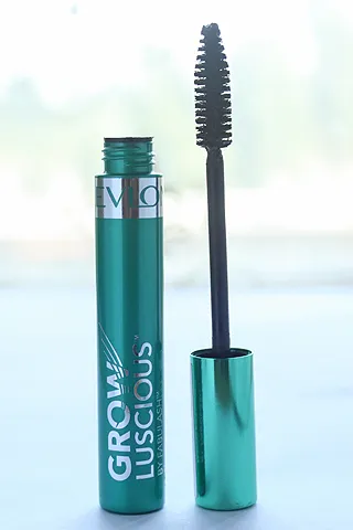 Mascaras Revlon nőnek zamatos árnyalatú barna megfeketedett - vélemények, fényképek és ár