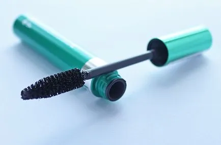 Mascaras Revlon nőnek zamatos árnyalatú barna megfeketedett - vélemények, fényképek és ár