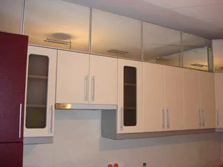 Стенни шкафове в кухнята висулка, размер шкафчета и чекмеджета, ъглов, снимки, видео инструкция