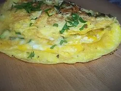 Omlett paradicsommal és kolbász (recept)