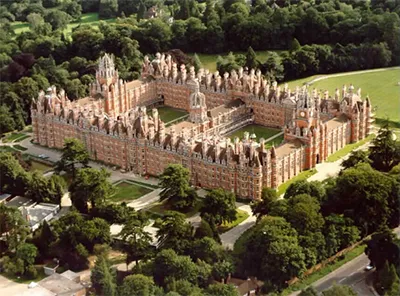 University of London - az ár, értékelése, segítség alkalmazása