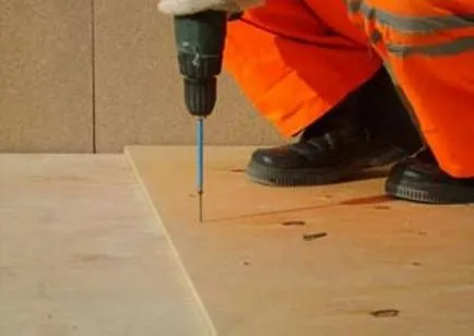 De stabilire a laminat pe o podea de lemn, instruire - cum se face în mod corespunzător cu mâinile, video