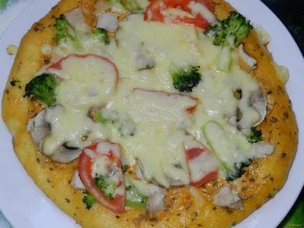 Pizza cu carne de pui si reteta de broccoli cu o fotografie