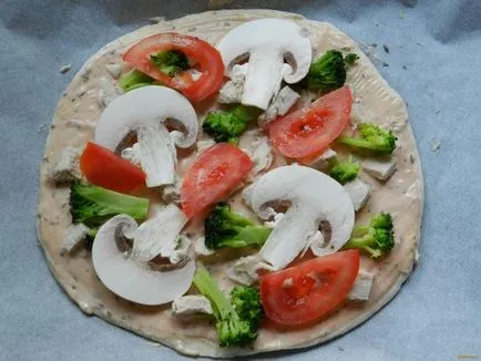 Pizza csirke és brokkoli recept egy fotó