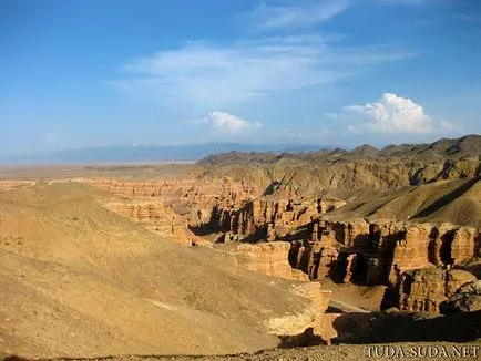 Kirándulás Charyn Canyon és völgyi kastélyok