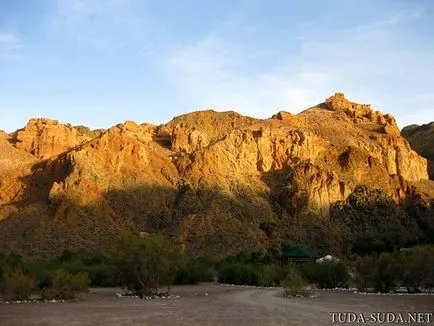 Kirándulás Charyn Canyon és völgyi kastélyok