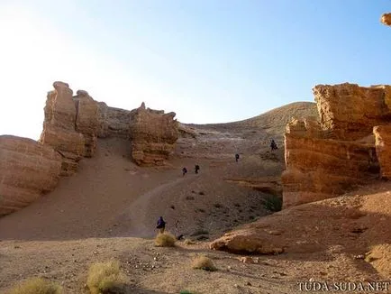 Kirándulás Charyn Canyon és völgyi kastélyok