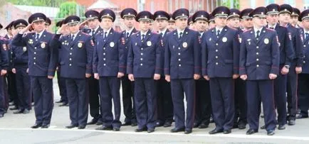 Dreptul de a purta haine de poliție uniformă