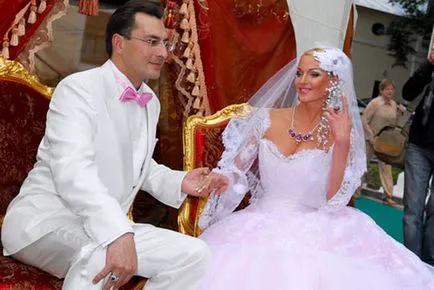 A legszokatlanabb esküvői csillagos Pamela Anderson és Kid Rock