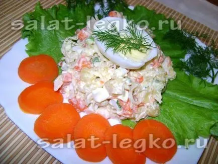 Saláta egy savanyú káposzta burgonyával