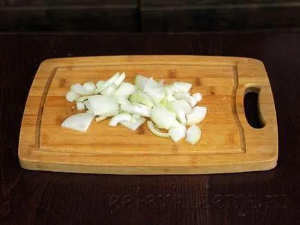 Китайски салата с месо и кисели краставички, готви у дома си