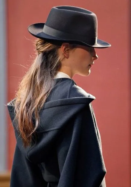 Hat под палтото си (101 снимки), които да носят шапка и какъв подход към черно, синьо и кафяво