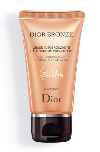 Soare în mâinile de modul de utilizare a bronzer, Marie Claire